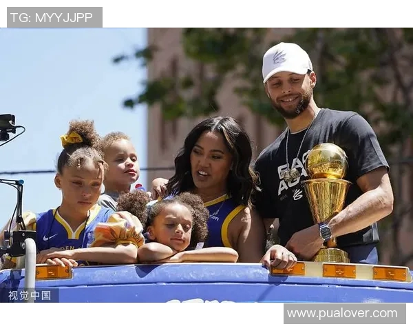 突发消息库里官宣离队决定球迷集体表达不舍深情告别 突发消息库里官宣离队决定球迷集体表达不舍深情告别